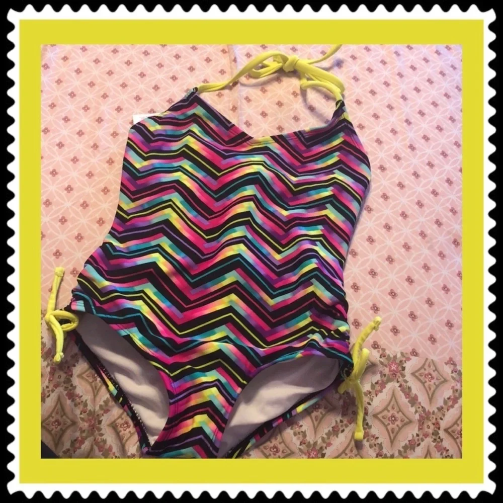 Xhilaration one piece swimsuit size 6-6X GUC